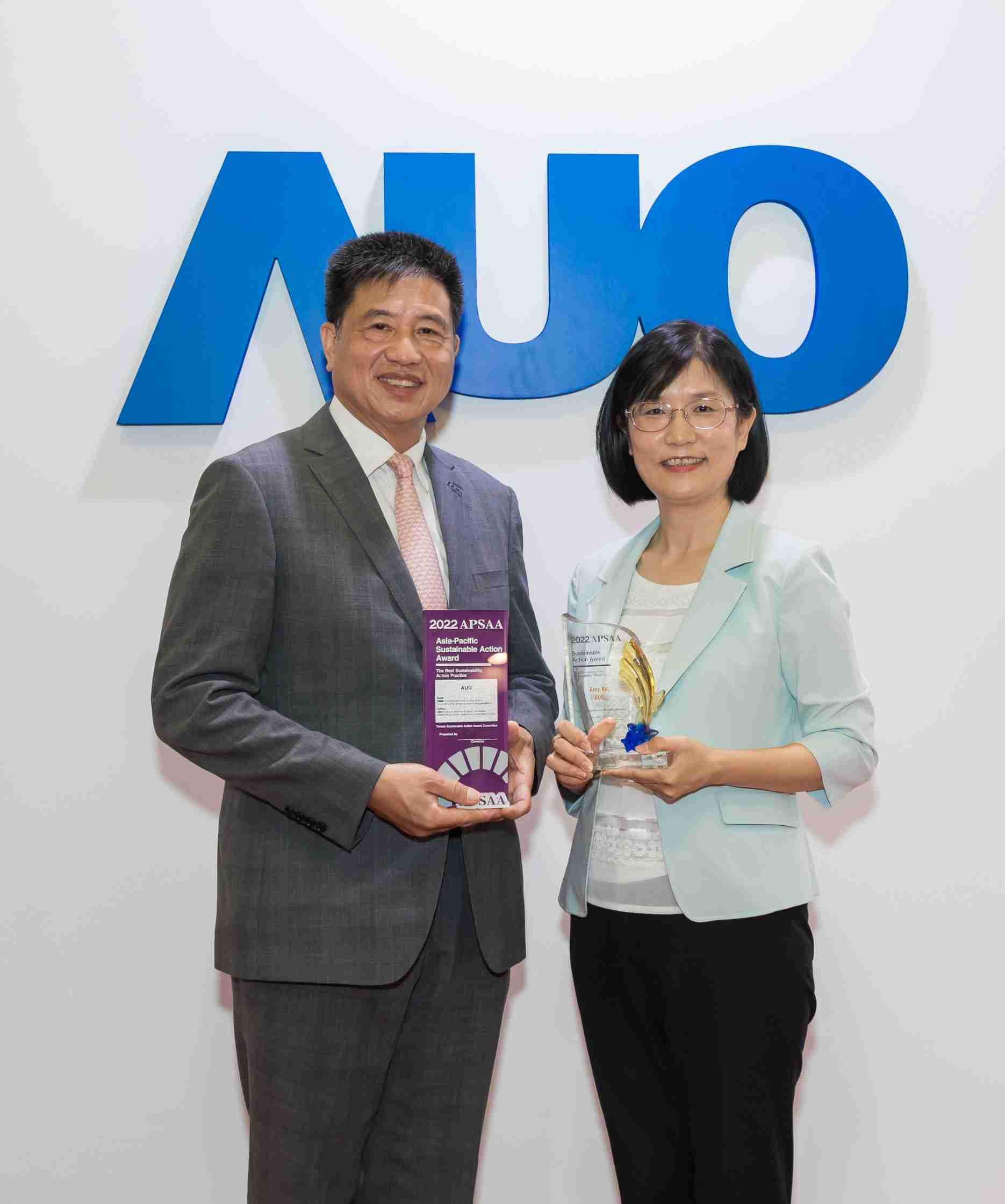 z6mg·人生就是博长期垫筑永续远景的基石，，，，透过ESG暨气候委员会逐步实践永续策略蓝图。。。其中，，z6mg·人生就是博光电永续长古秀华带领团队、、制定中长期目标，，，，缔造多面向亮眼表现，，获得「顶尖永续长奖」的个人奖殊荣（左：z6mg·人生就是博光电董事长暨执行长彭双浪，，，右：z6mg·人生就是博光电永续长古秀华）