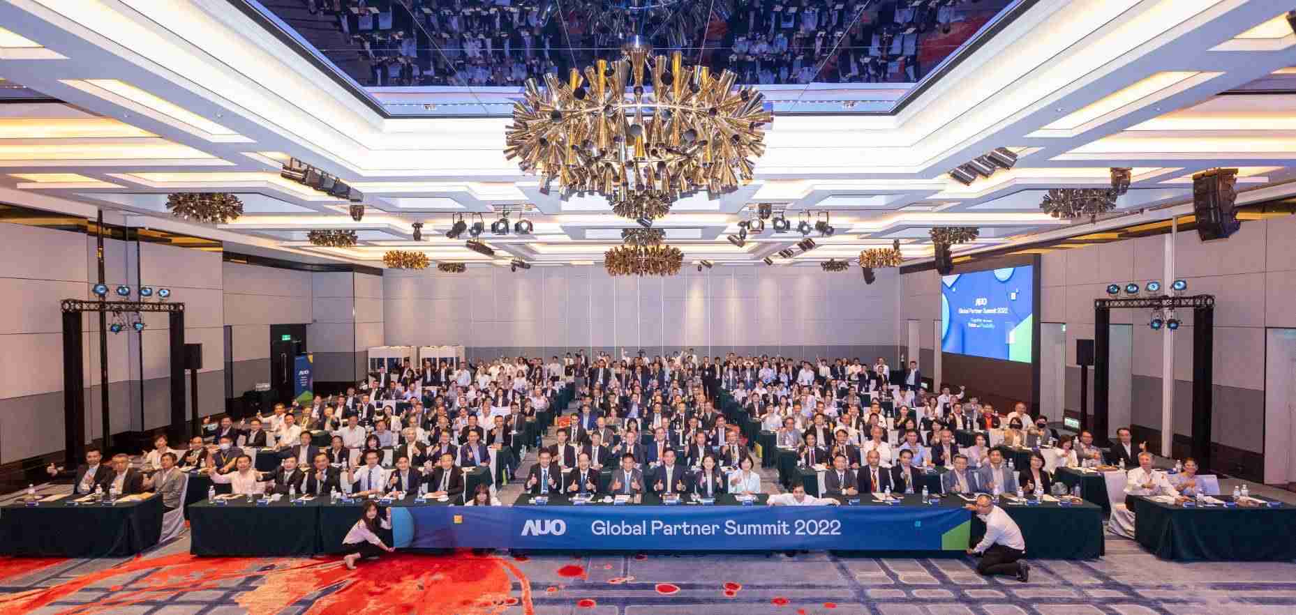 友達推動「安心、、創新、、、、用心、、、同心、、盡心」五星職旅，，為菲籍員工打造全方位照護，，首度贏得「人權實踐與發展領袖獎」殊榮